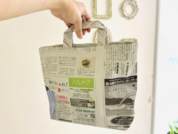 【新聞紙活用】パタパタ折るだけで大変身！捨てる前に試したい「おしゃれミニバッグ」が実用的でかわいすぎ♡