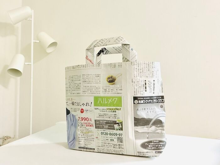 【新聞紙活用】パタパタ折るだけで大変身！捨てる前に試したい「おしゃれミニバッグ」が実用的でかわいすぎ♡
