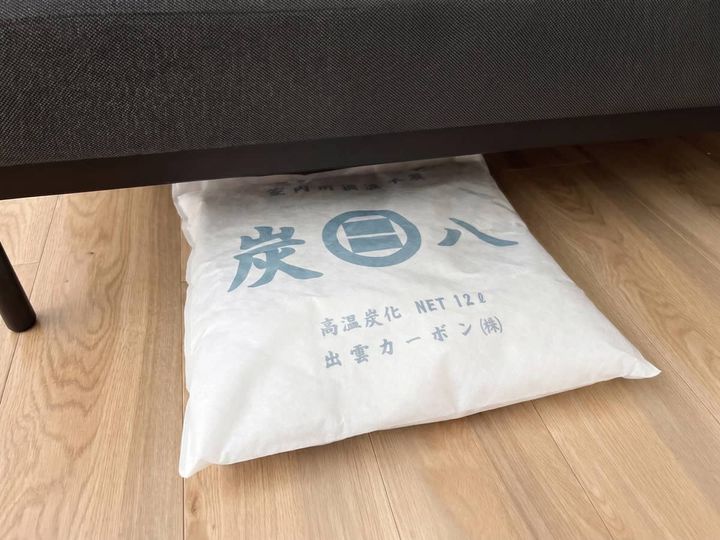 炭八 ベッド下