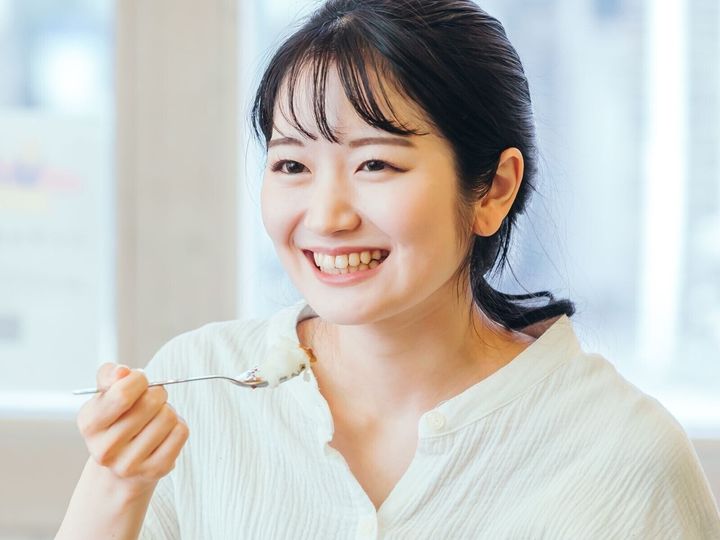 【管理栄養士が回答】コンビニでランチを選ぶとき「カロリー表示さえ見れば安心」と思っていませんか？ 実は、選び方次第で太りやすさが大きく変わるメニューがあります。特に注意したい組み合わせとは。（※画像：Shutterstock.com）