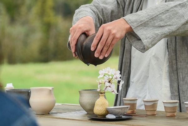 【山口県美祢市】茶菓子・茶葉・茶器の「plus KAMERIYA」が、秋吉台で野点茶会を開催！