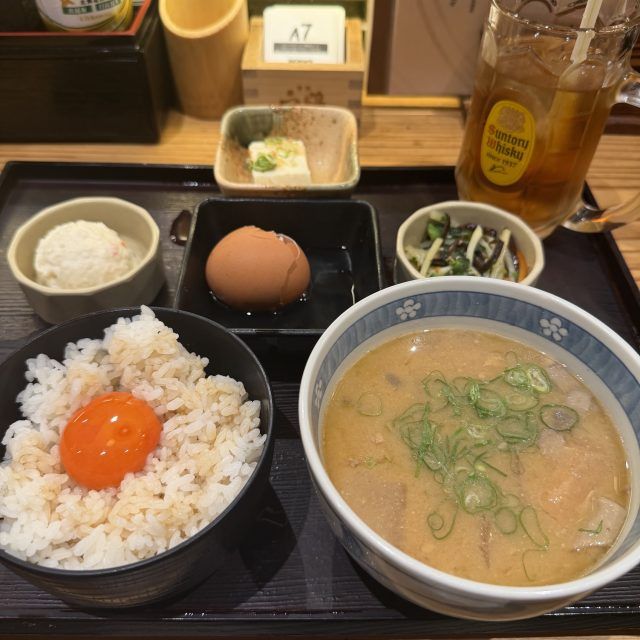 豚汁朝定食の小鉢と冷奴
