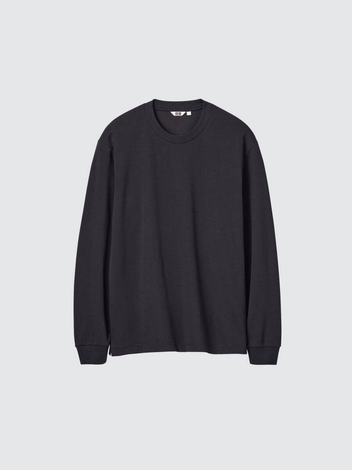 黒い長袖のエアリズムコットンクルーネックTシャツ