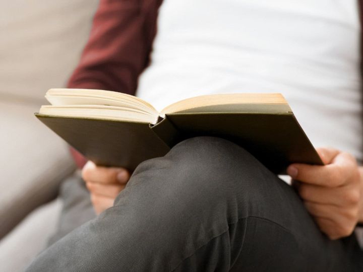 All About ニュース編集部が全国250人を対象に実施した「小説に関するアンケート」の調査結果から、西加奈子の小説で好きもしくは読んでみたい作品ランキングを発表！ 2位「サラバ!」を抑えた1位は？※画像はイメージです