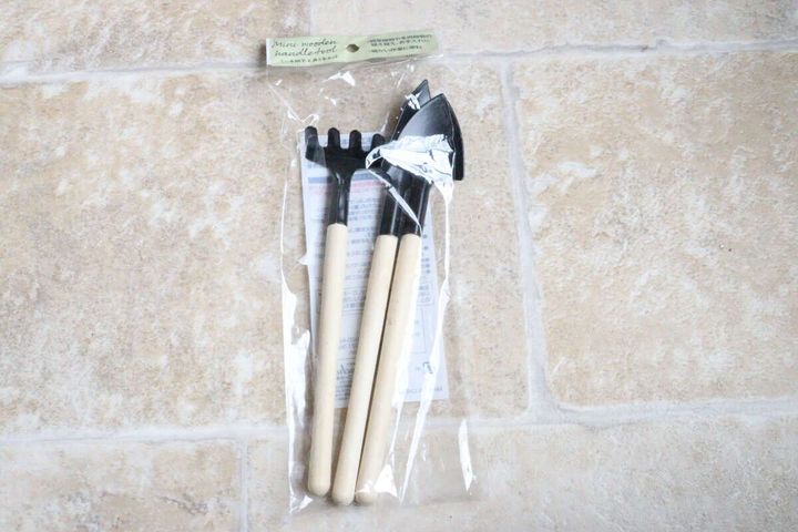 透明な袋に入ったミニ木柄手工具3点セット