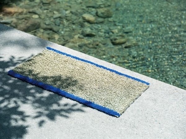 熊本・八代のい草から生まれた作品「izaiza」が、地産地匠アワードグランプリ受賞！