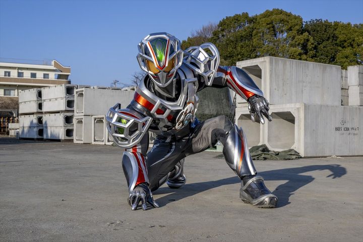 『仮面ライダーマイス』第2話場面写真 （C）2026 石森プロ・テレビ朝日・ADK EM・東映 width=