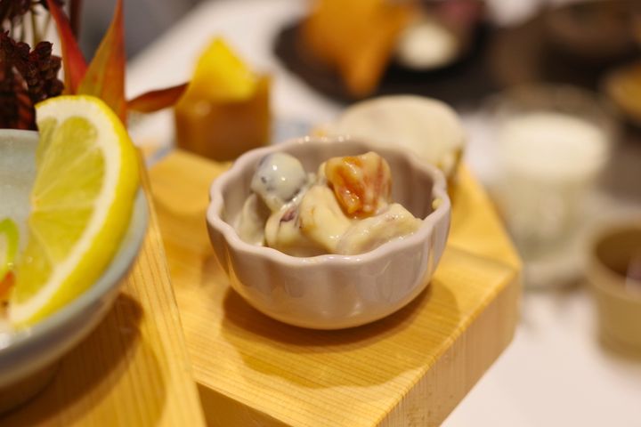 干し柿の甘みが絶妙！塩麴チキンと干柿の白和え