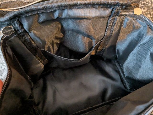 バニティポーチの内側の写真
