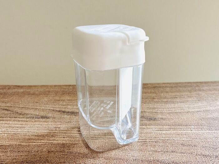 【セリア】ひと振りで小さじ1杯がパッと出せる！計量スプーンの手間が消える「粉末だしボトル」が画期的♡