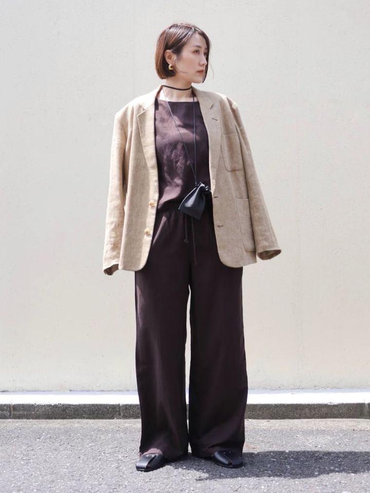 リネンブレンドブラウス（UNIQLO） リネンブレンドイージーパンツ（UNIQLO）