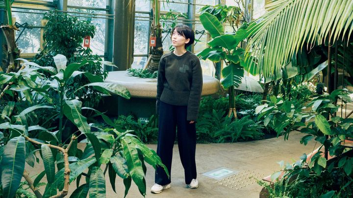 渋谷〈渋谷区ふれあい植物センター〉内観、哲学者・永井玲衣