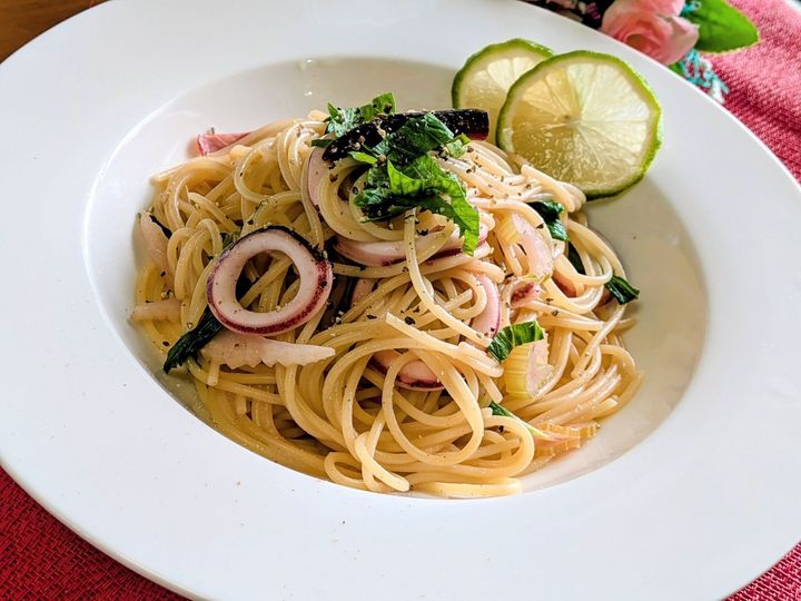 どのレシピ本にも載ってない！我が家流【烏賊とセロリのエスニックパスタ】