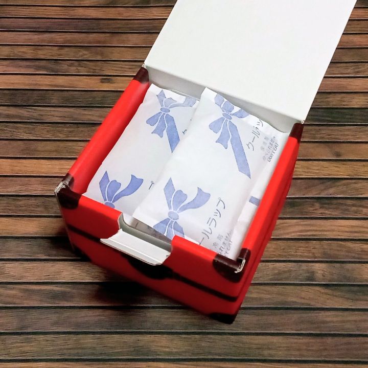 開けると、保冷剤