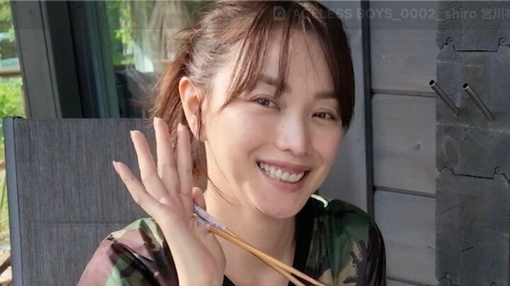 【写真・画像】““エビちゃん”蛯原友里が家族で“毎年夏に行く場所”公開 スタジオ驚き「すごい」 1枚目