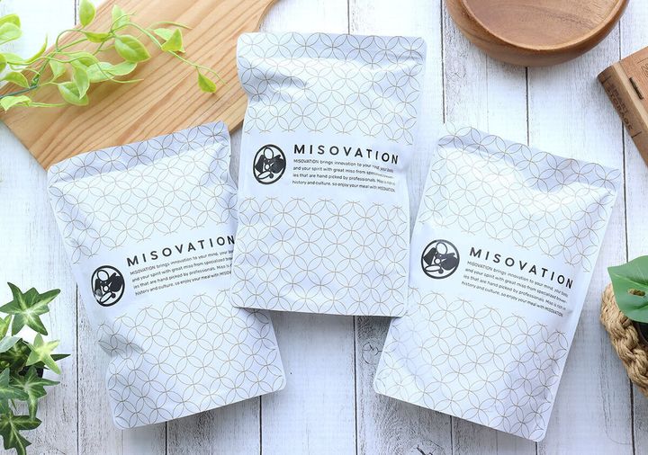 MISOVATIONの白いパッケージ3袋が並べられている