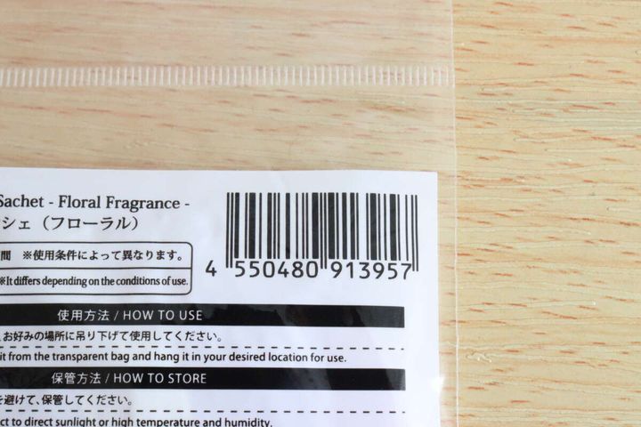 ラバーサシェのパッケージに記載されたバーコードと商品情報