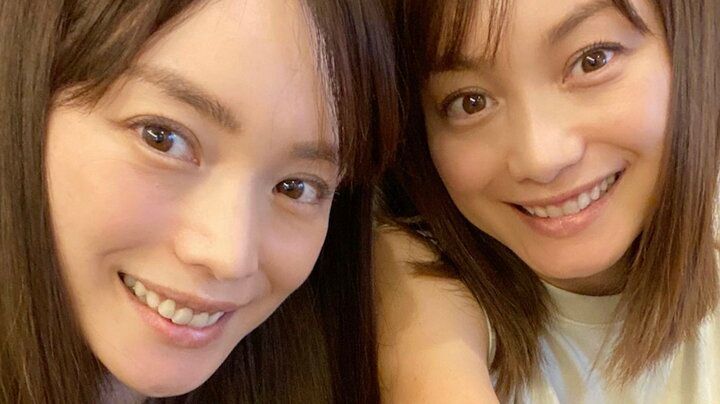【写真・画像】エビちゃん（46） “双子の妹”とは頻繁にテレビ電話「2人で消化できない悩みは母も」 1枚目