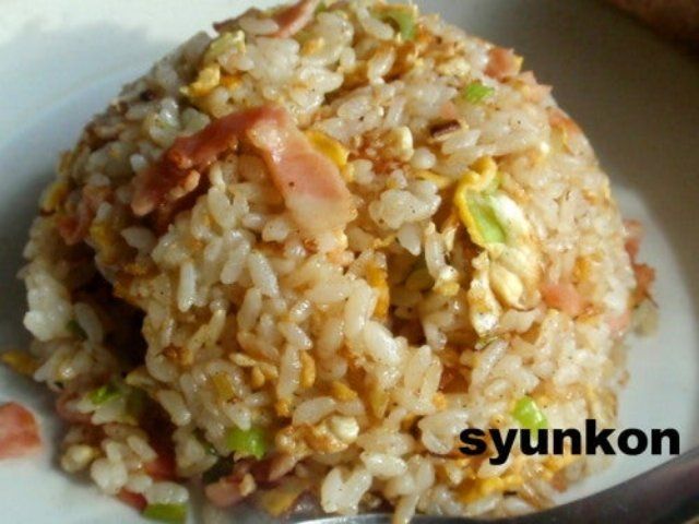 「ねぎとベーコンのバター醤油焼き飯」レシピ