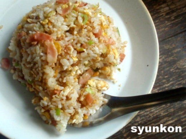「ねぎとベーコンのバター醤油焼き飯」レシピ