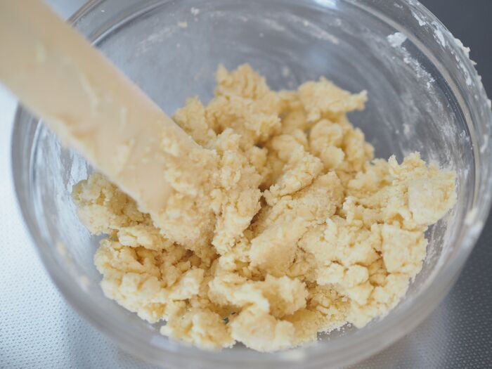 本物のキウイと見間違えちゃう！？黒ごま＆抹茶で断面まで完璧な「キウイクッキー」が可愛すぎて感動