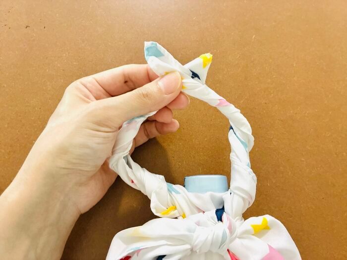 【ランチクロスのじゃない方の使い方】結んでねじるだけ！縫わずに作れる“お出かけ便利グッズ”が想像以上♡