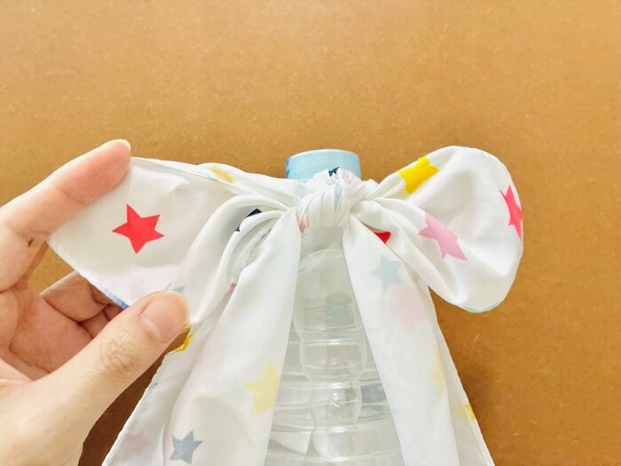 【ランチクロスのじゃない方の使い方】結んでねじるだけ！縫わずに作れる“お出かけ便利グッズ”が想像以上♡