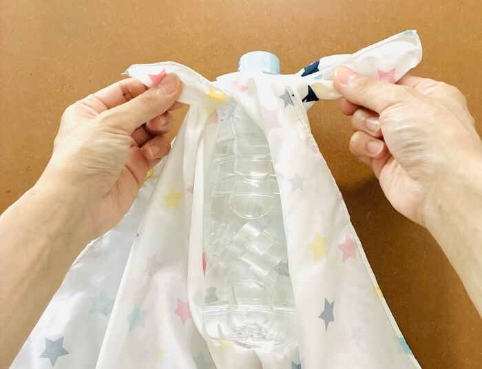 【ランチクロスのじゃない方の使い方】結んでねじるだけ！縫わずに作れる“お出かけ便利グッズ”が想像以上♡