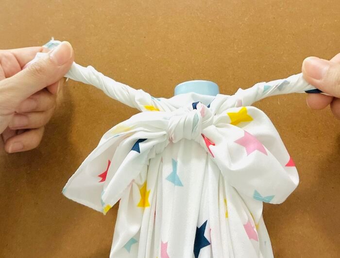 【ランチクロスのじゃない方の使い方】結んでねじるだけ！縫わずに作れる“お出かけ便利グッズ”が想像以上♡