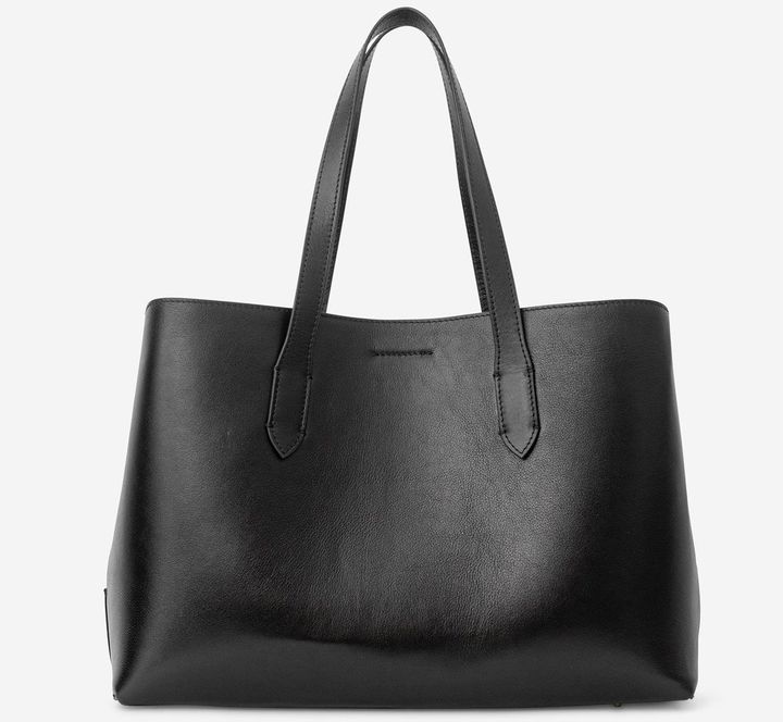 黒い革製のトートバッグ