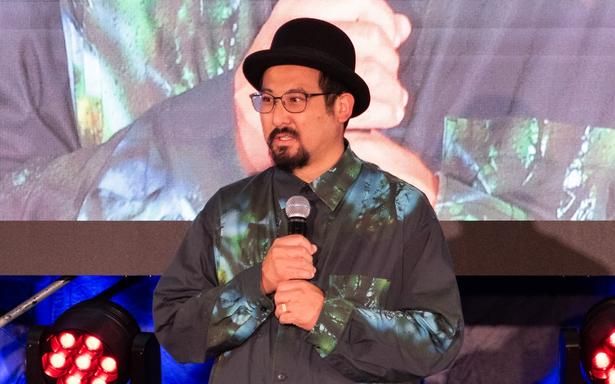 BABEL LABELに所属している曽根隼人監督は、『ガチャ-廻世界-』(27年2月公開)で長編監督デビュー