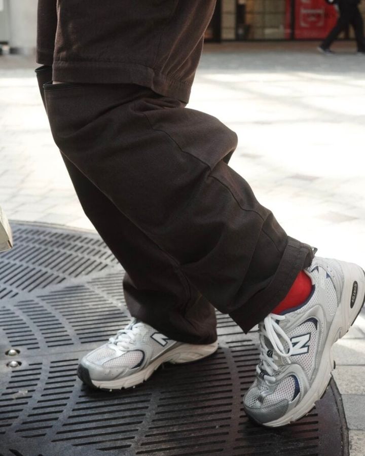 古着のパンツ ニューバランスのスニーカー 