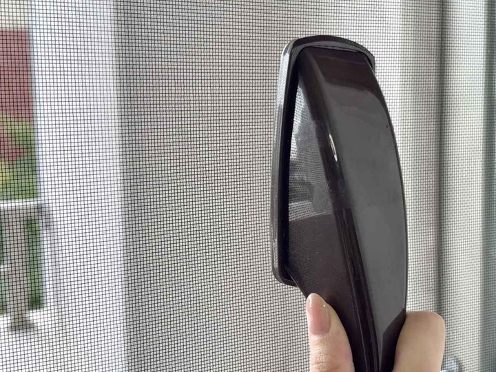 画像2: じゃない使い方① 網戸掃除に