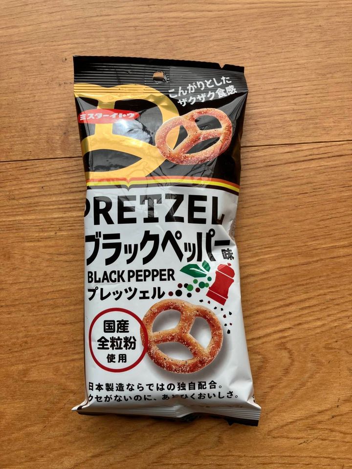 セリア：プレッツェル ブラックペッパー味