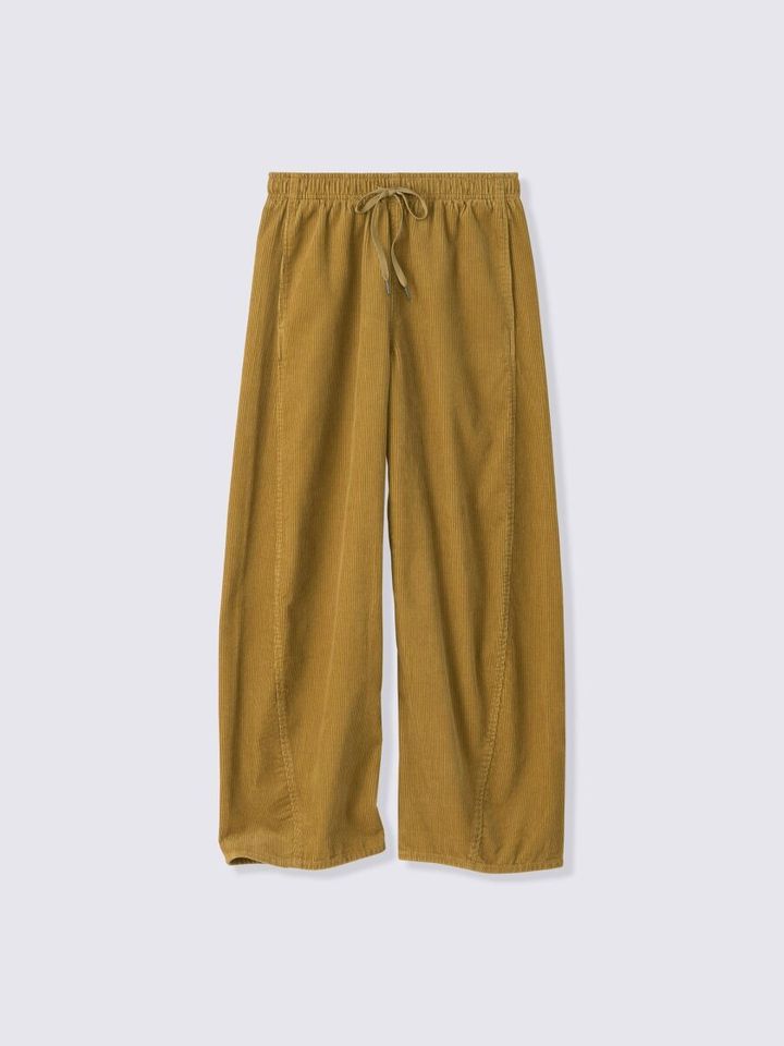 イエローのコーデュロイバレルパンツ