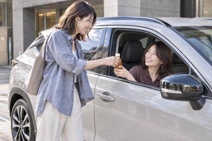 「友人の車に乗せてもらったら、どこまでお礼する？」近距離・遠出で変わる“気遣いの目安”