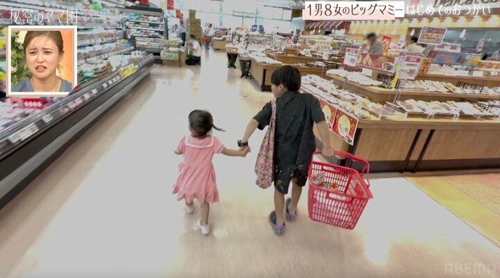 【写真・画像】“1男8女の大家族”8歳長男、2歳7女を連れおつかい“気温33度スーパまで徒歩20分の距離”に心配の声「無理よ！」 2枚目
