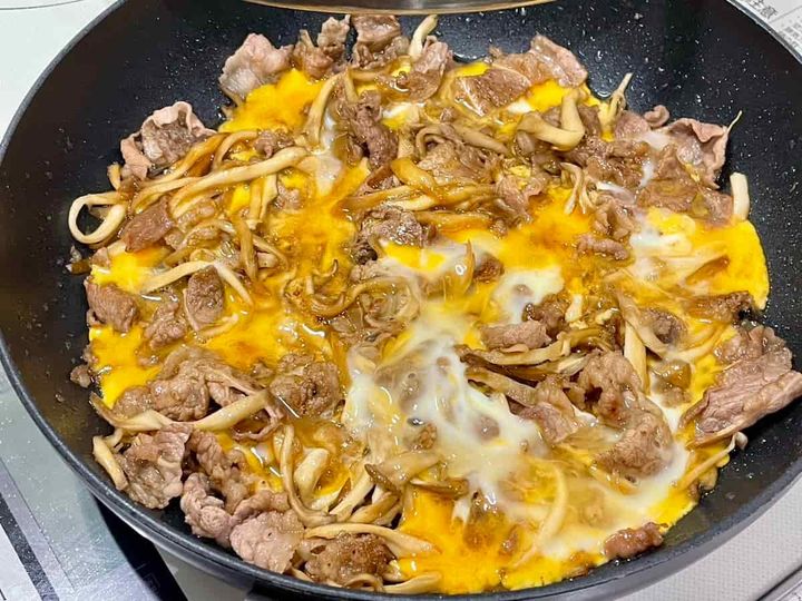 舞茸と牛肉のたまごとじ丼