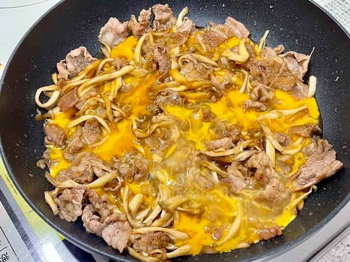 舞茸と牛肉のたまごとじ丼
