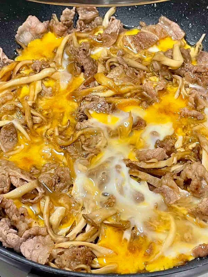 舞茸と牛肉のたまごとじ丼