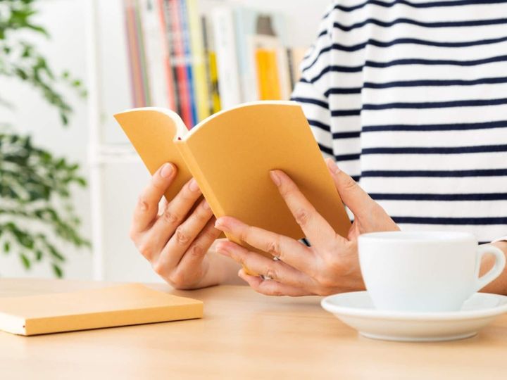 All About ニュース編集部が全国250人を対象に実施した「小説に関するアンケート」の調査結果から、伊坂幸太郎の小説で好きもしくは読んでみたい作品ランキングを発表！ 2位「ゴールデンスランバー」を抑えた1位は？※画像はイメージです