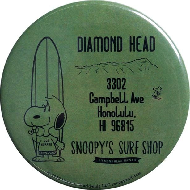 ダイヤモンドヘッド店の住所入り缶バッジ。ハワイのSNOOPY'S SURF SHOPでしか手に入らないデザイン