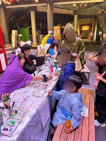 ひとり親家庭の親子を貸し切りの「浅草花やしき」に招待。夏休みに思い出を！