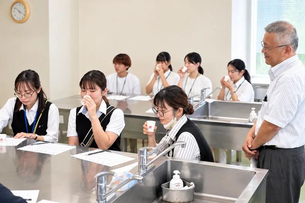鹿児島から次世代へのお茶の届け方を考える「鹿児島お茶大學3rd」開催！利き茶体験も