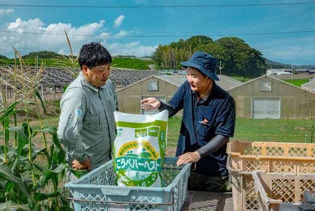 市職員と農家