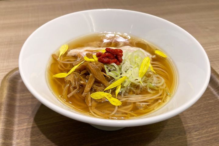 「薬膳スープ麺（薬膳ラーメン）黒」1190円
