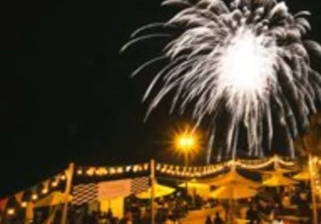 【宮崎県宮崎市】大型スクリーンで映画を観て、会場に泊まれる野外映画祭「AOSHIMA FILM FES」初開催！