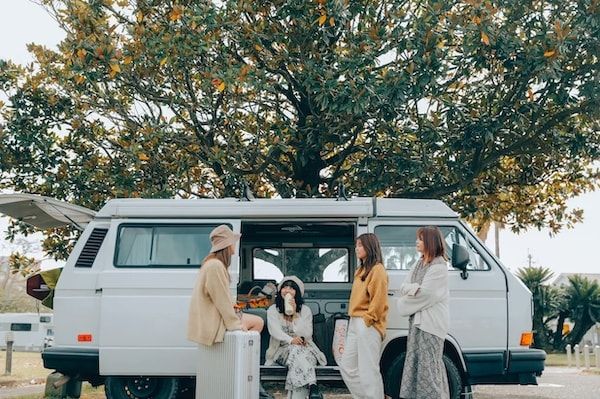 【宮崎県宮崎市】大型スクリーンで映画を観て、会場に泊まれる野外映画祭「AOSHIMA FILM FES」初開催！