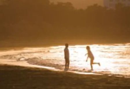【宮崎県宮崎市】大型スクリーンで映画を観て、会場に泊まれる野外映画祭「AOSHIMA FILM FES」初開催！