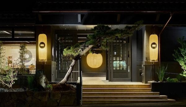 【兵庫県新温泉町】「御宿コトブキ」が“枕の神社”で祈祷済みの「眠り支度札」を用いた睡眠体験を提供